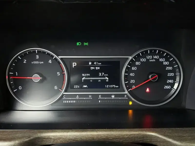 2021 Kia Sorento с пробегом 121 075 км
