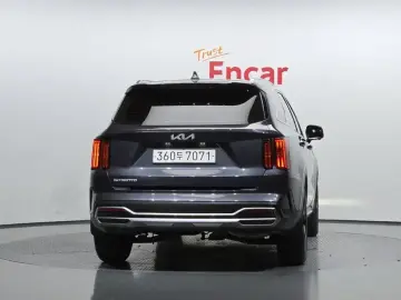 2023 Kia Sorento с пробегом 121 585 км