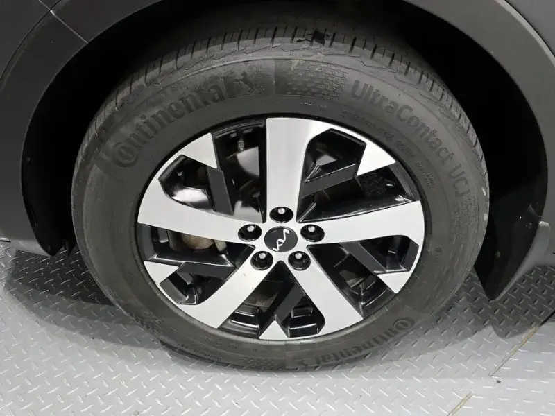 2023 Kia Sorento с пробегом 121 585 км