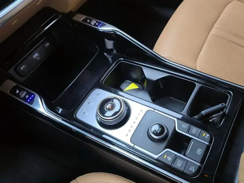 2023 Kia Sorento с пробегом 121 585 км