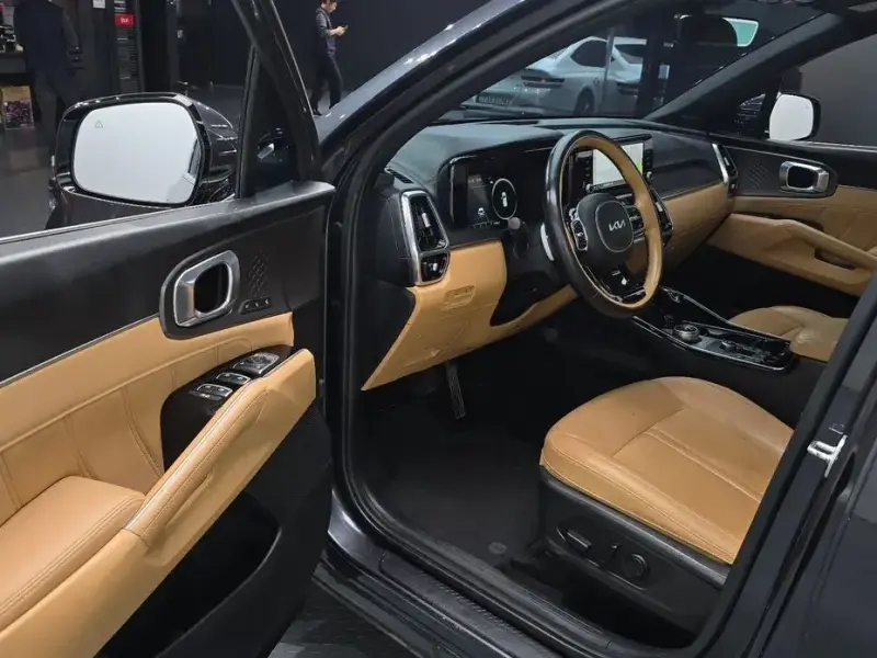 2023 Kia Sorento с пробегом 121 585 км