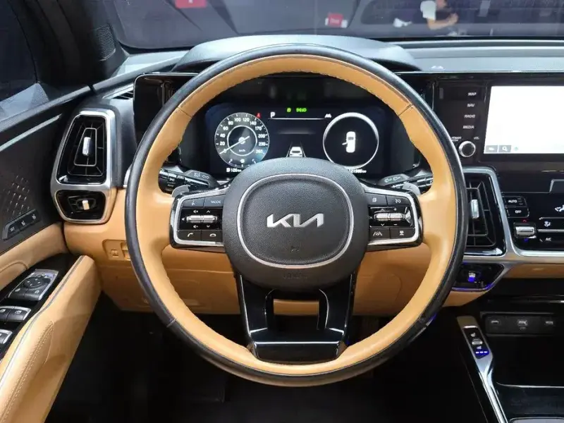 2023 Kia Sorento с пробегом 121 585 км
