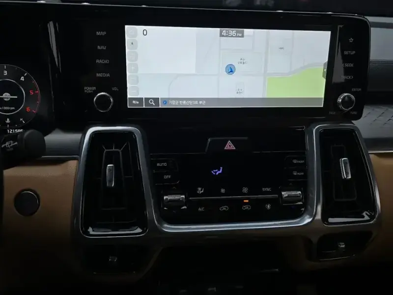 2023 Kia Sorento с пробегом 121 585 км