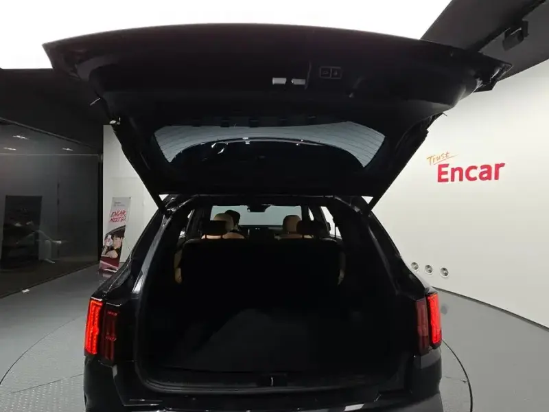 2023 Kia Sorento с пробегом 121 585 км