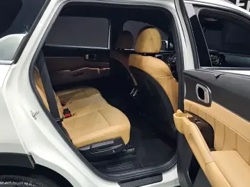 2023 Kia Sorento с пробегом 42 869 км