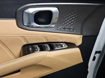 2023 Kia Sorento с пробегом 42 869 км