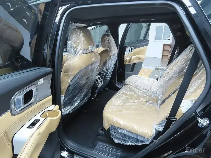 2023 Kia Sorento с пробегом 14 328 км