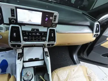 2023 Kia Sorento с пробегом 14 328 км