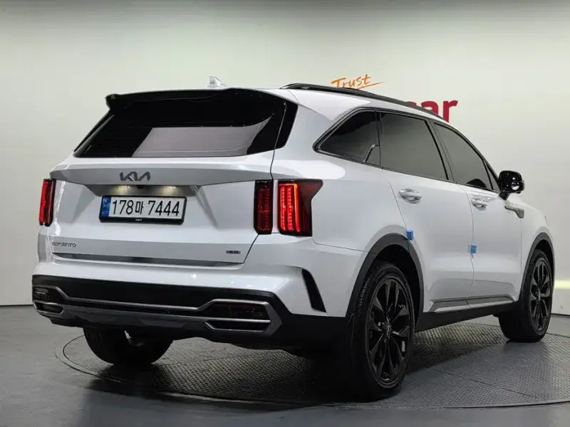 2023 Kia Sorento с пробегом 33 492 км