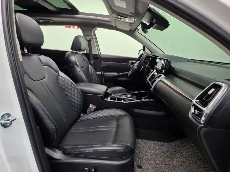 2023 Kia Sorento с пробегом 33 492 км