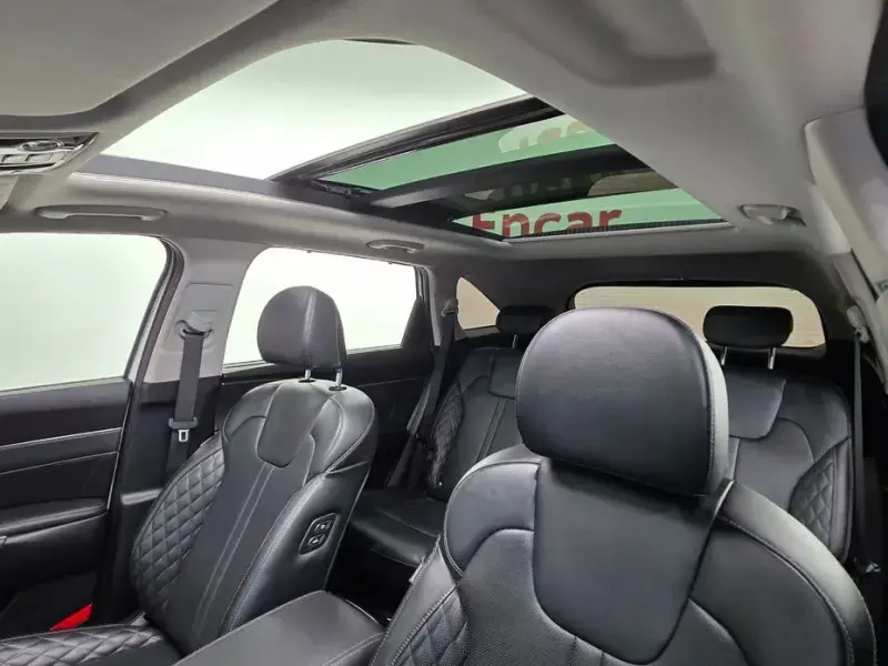 2023 Kia Sorento с пробегом 33 492 км
