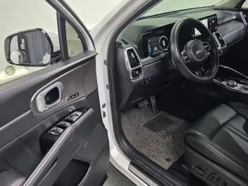 2023 Kia Sorento с пробегом 33 492 км