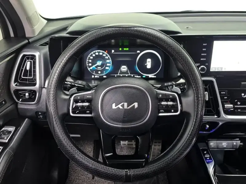 2023 Kia Sorento с пробегом 33 492 км