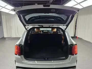 2023 Kia Sorento с пробегом 156 117 км