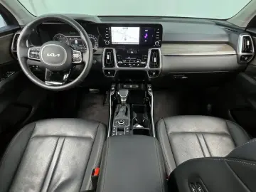 2023 Kia Sorento с пробегом 122 771 км
