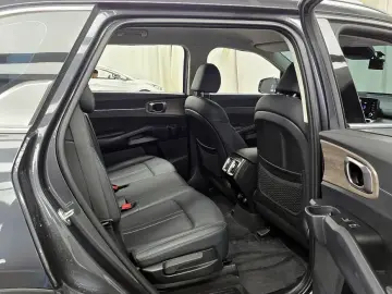 2023 Kia Sorento с пробегом 122 771 км