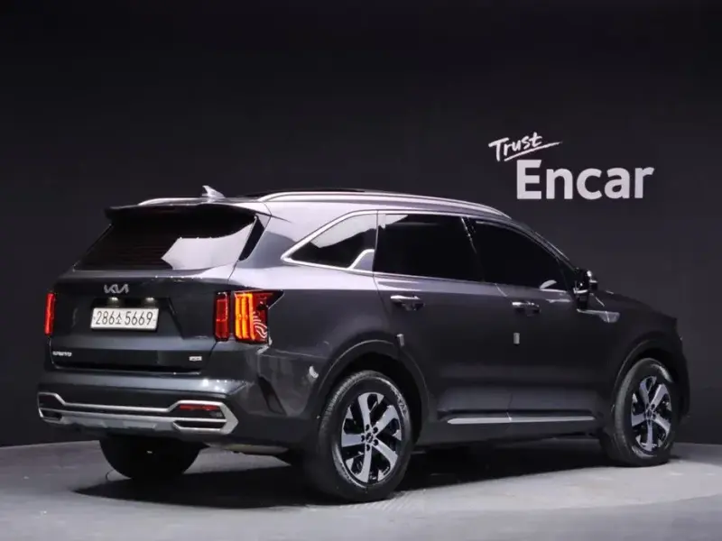 2023 Kia Sorento с пробегом 75 875 км
