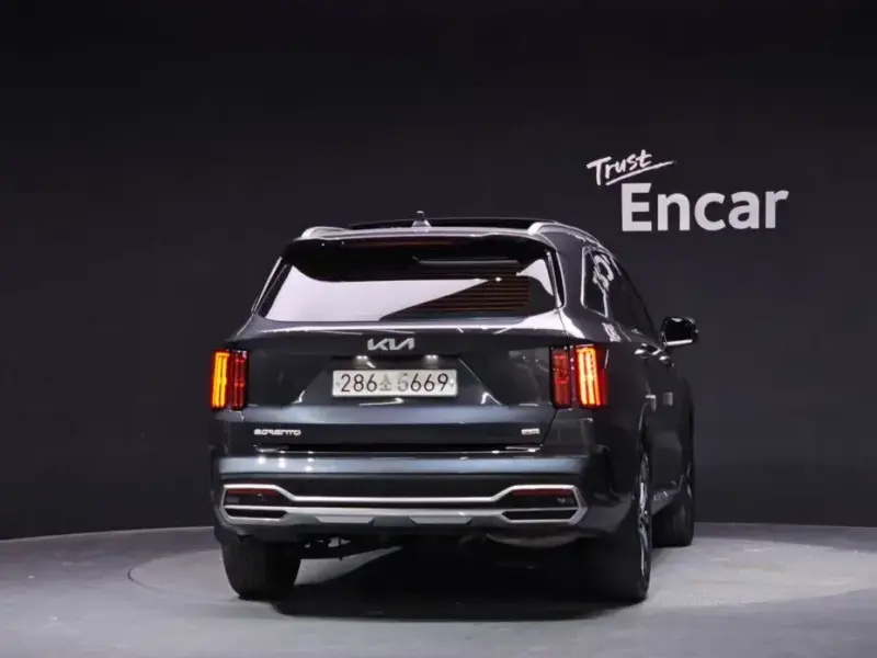 2023 Kia Sorento с пробегом 75 875 км