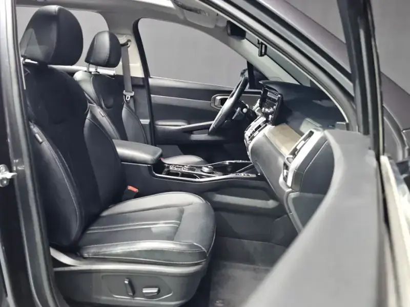 2023 Kia Sorento с пробегом 75 875 км