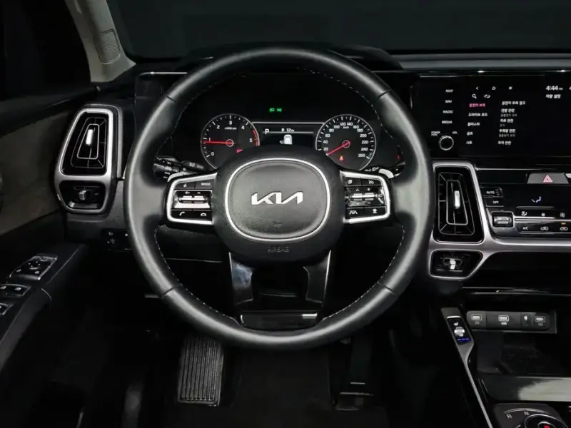 2023 Kia Sorento с пробегом 75 875 км