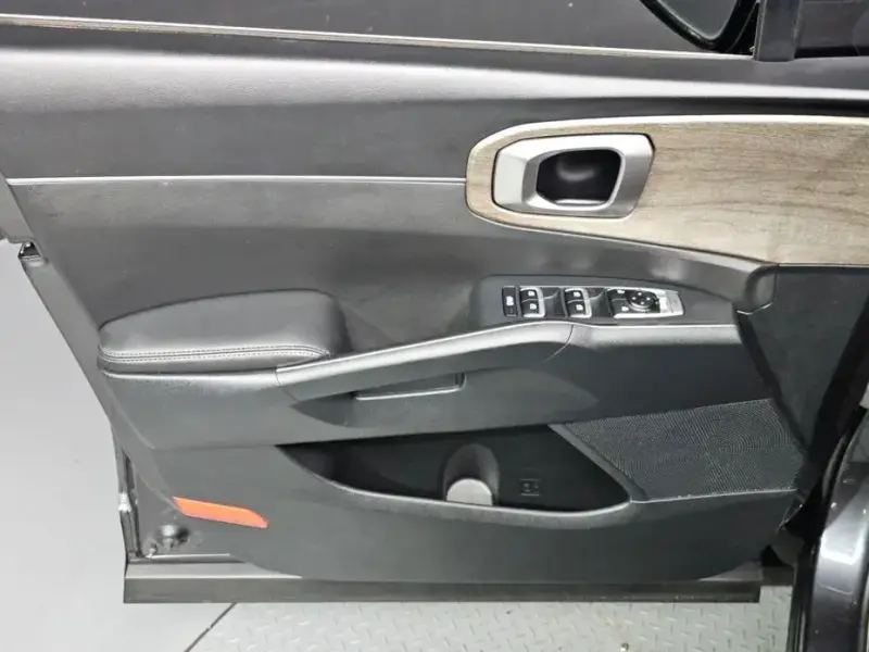 2023 Kia Sorento с пробегом 75 875 км