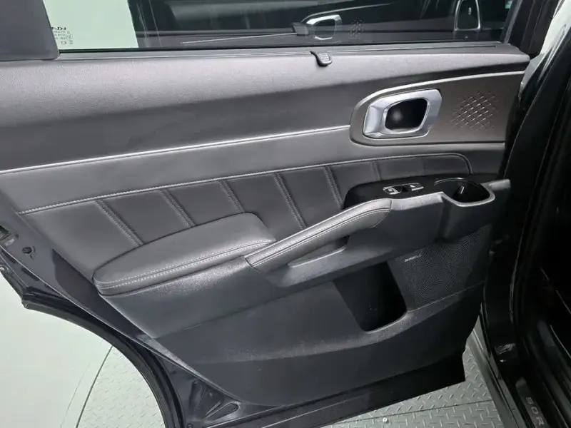 2023 Kia Sorento с пробегом 104 849 км