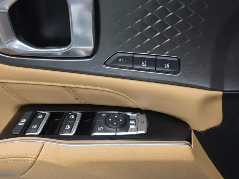 2023 Kia Sorento с пробегом 93 072 км