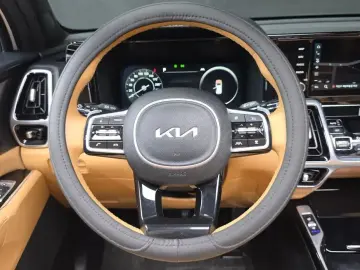 2023 Kia Sorento с пробегом 93 072 км