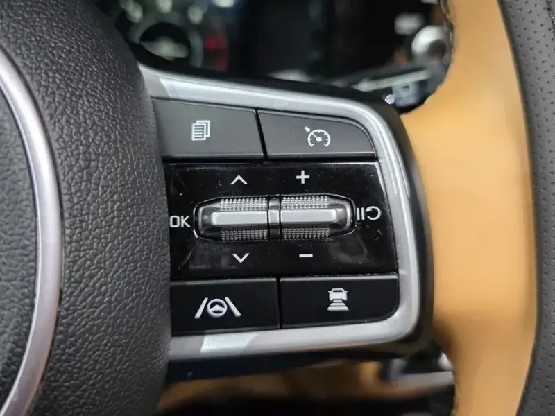 2023 Kia Sorento с пробегом 93 072 км