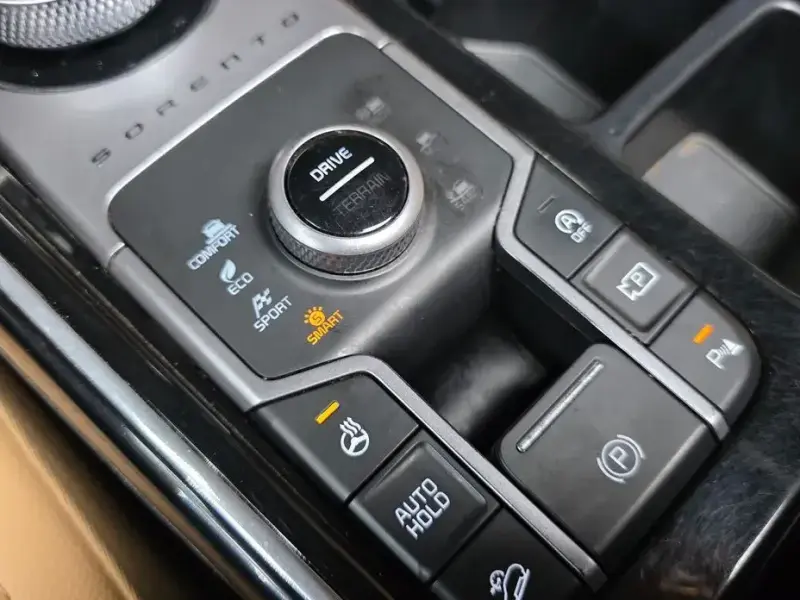 2023 Kia Sorento с пробегом 93 072 км