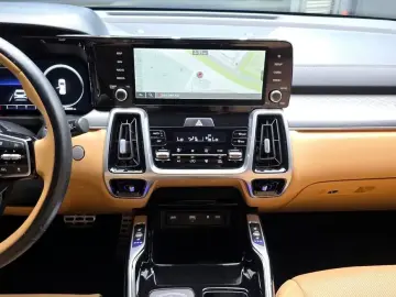 2023 Kia Sorento с пробегом 22 691 км