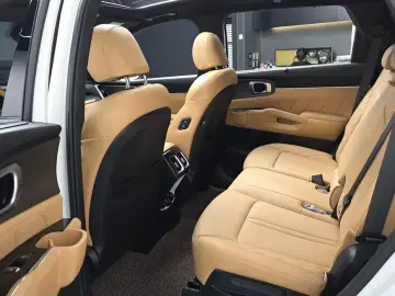 2023 Kia Sorento с пробегом 33 552 км