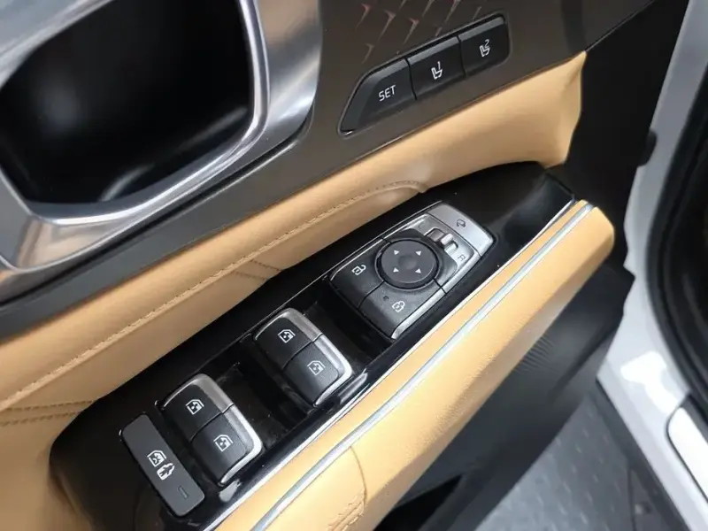 2023 Kia Sorento с пробегом 33 552 км