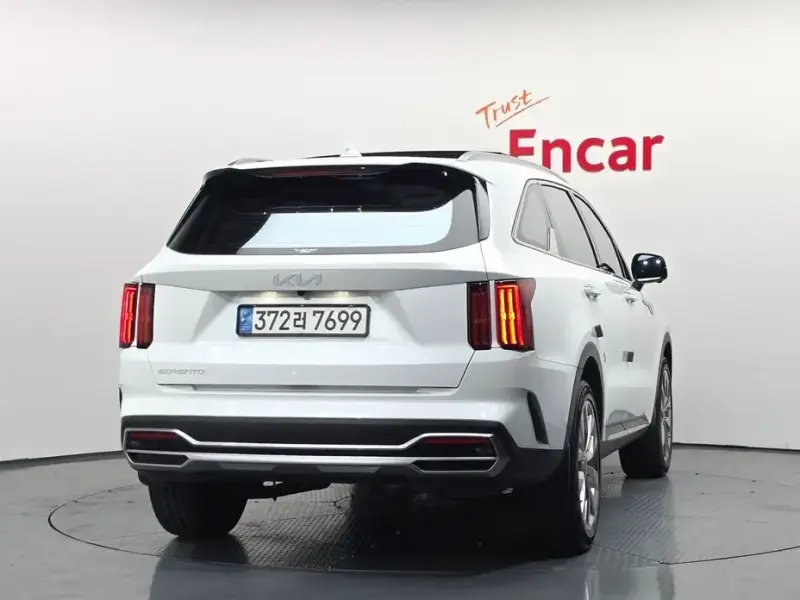 2023 Kia Sorento с пробегом 27 542 км