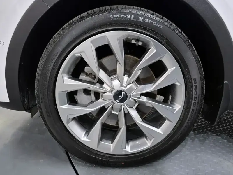2023 Kia Sorento с пробегом 27 542 км