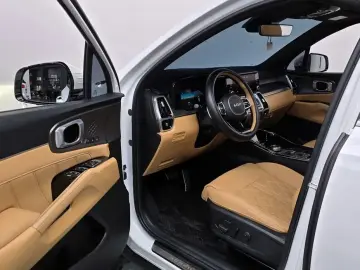 2023 Kia Sorento с пробегом 27 542 км