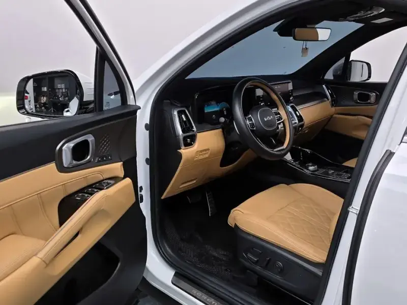 2023 Kia Sorento с пробегом 27 542 км