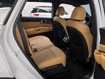 2023 Kia Sorento с пробегом 27 542 км
