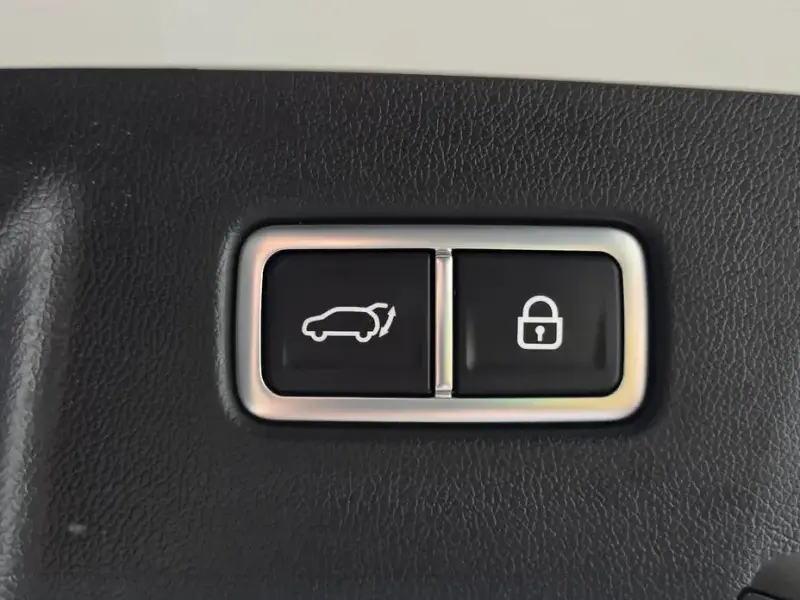 2023 Kia Sorento с пробегом 27 542 км