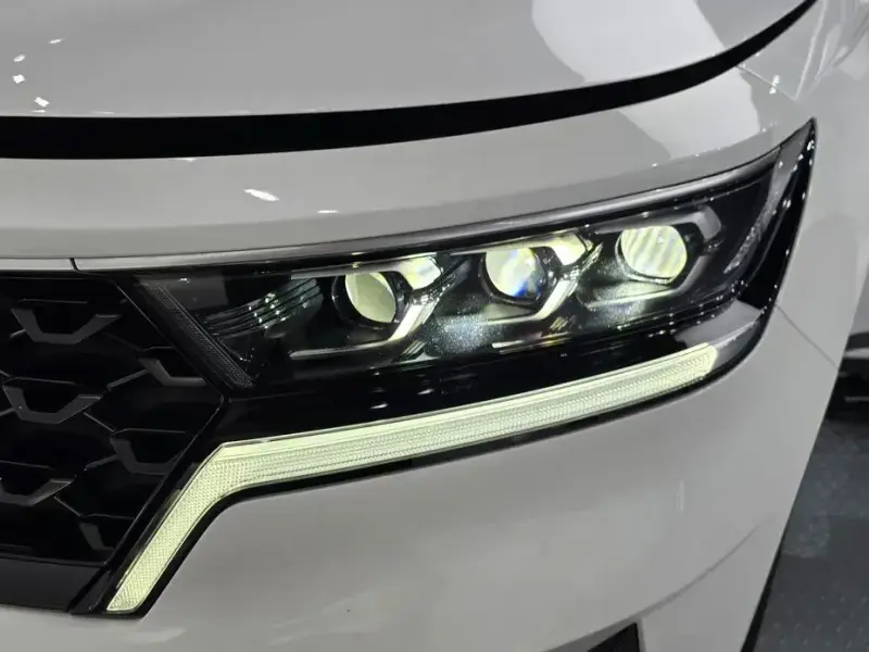 2023 Kia Sorento с пробегом 27 542 км