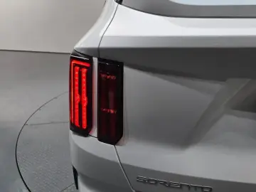 2023 Kia Sorento с пробегом 27 542 км