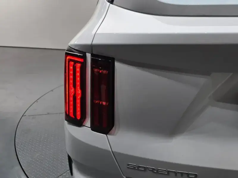 2023 Kia Sorento с пробегом 27 542 км