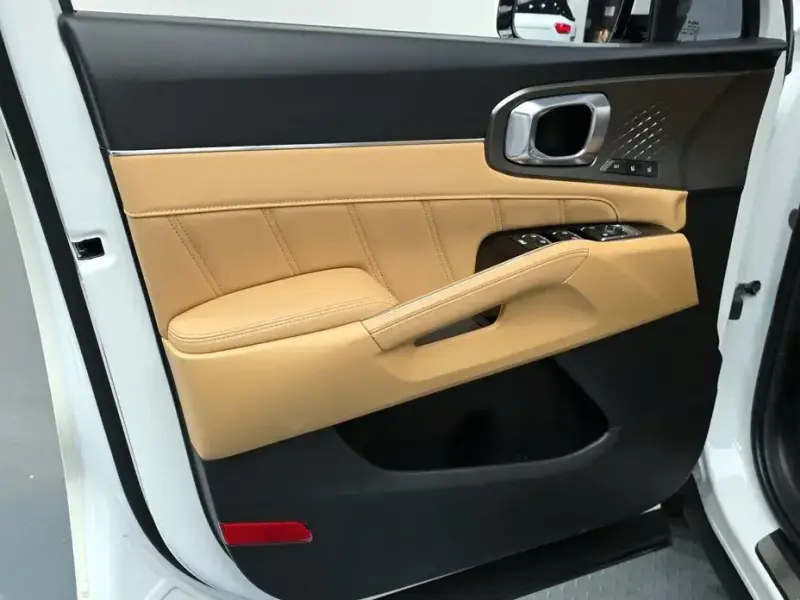 2023 Kia Sorento с пробегом 27 542 км