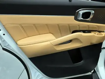 2023 Kia Sorento с пробегом 27 542 км