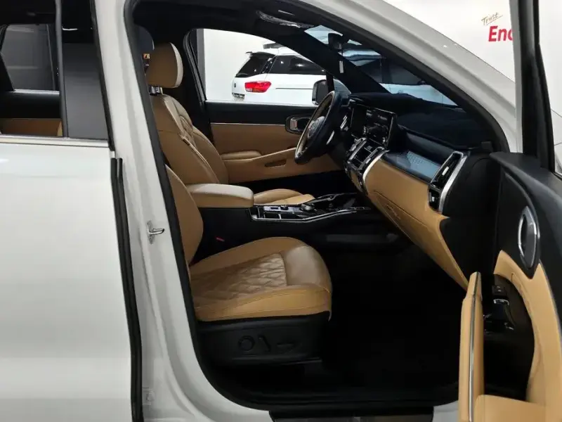 2023 Kia Sorento с пробегом 27 542 км