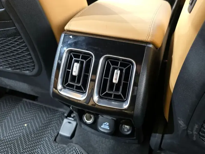 2023 Kia Sorento с пробегом 27 542 км