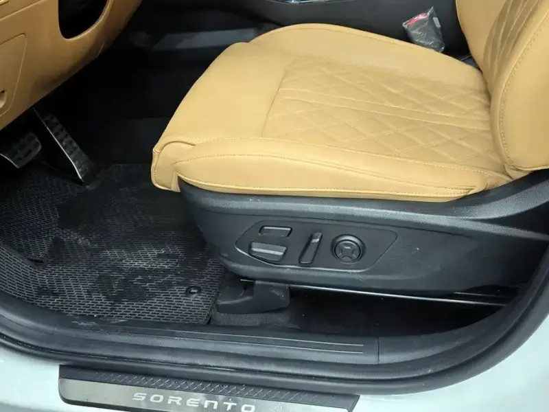 2023 Kia Sorento с пробегом 27 542 км