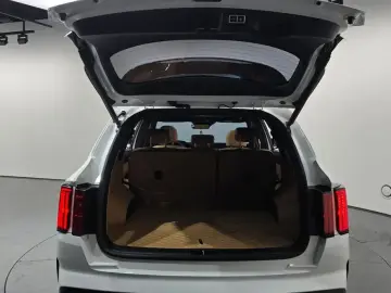 2023 Kia Sorento с пробегом 27 542 км