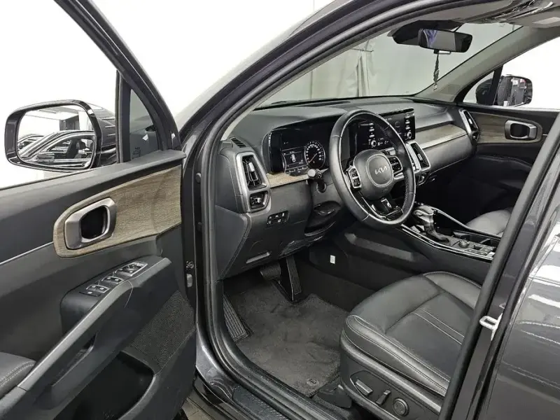 2023 Kia Sorento с пробегом 42 064 км