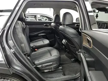 2023 Kia Sorento с пробегом 42 064 км